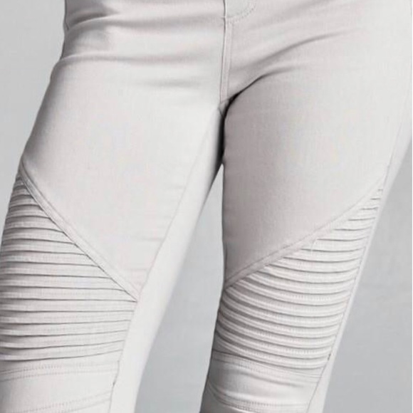 ✨(Olivia)Light Gray Moto Leggings✨ - Picture 2 of 3
